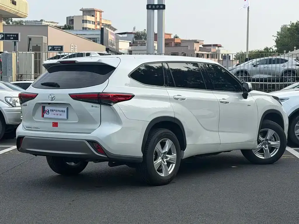 Toyota Highlander — фото 8