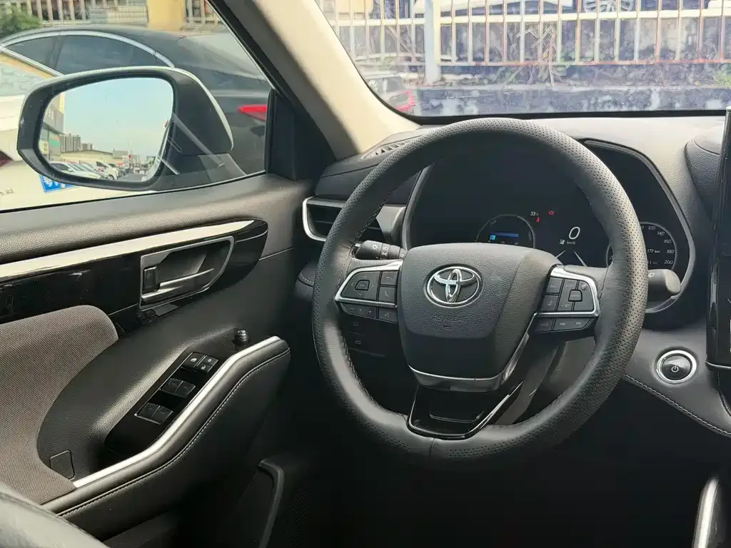 Toyota Highlander — фото 5