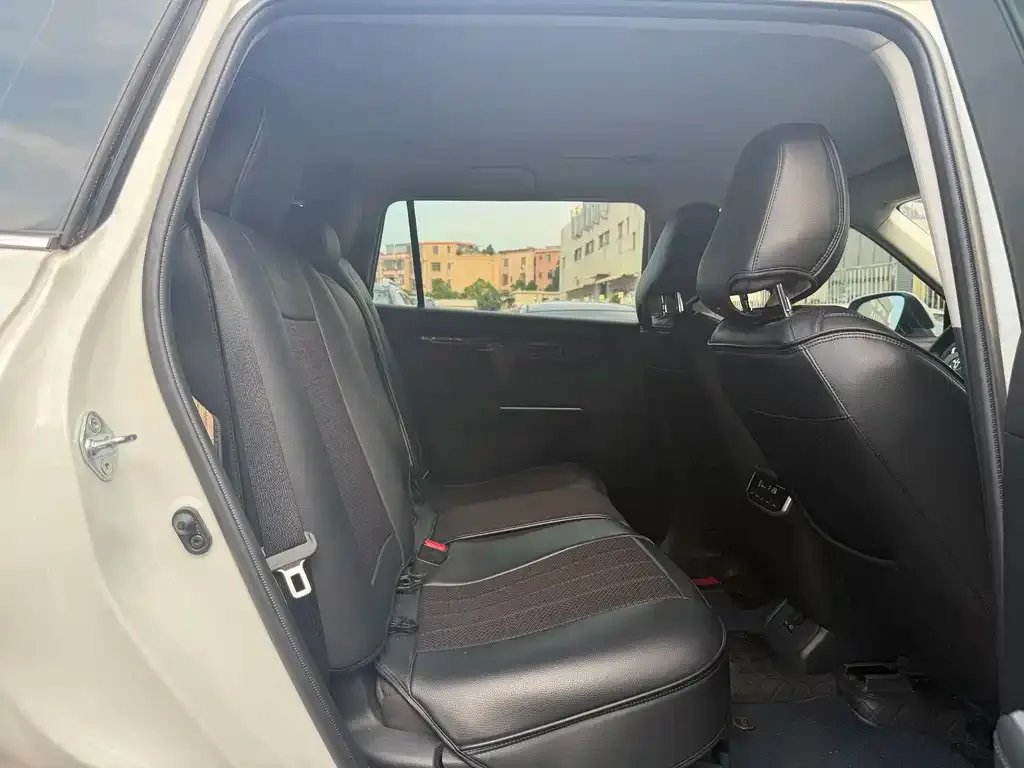 Toyota Highlander — фото 10