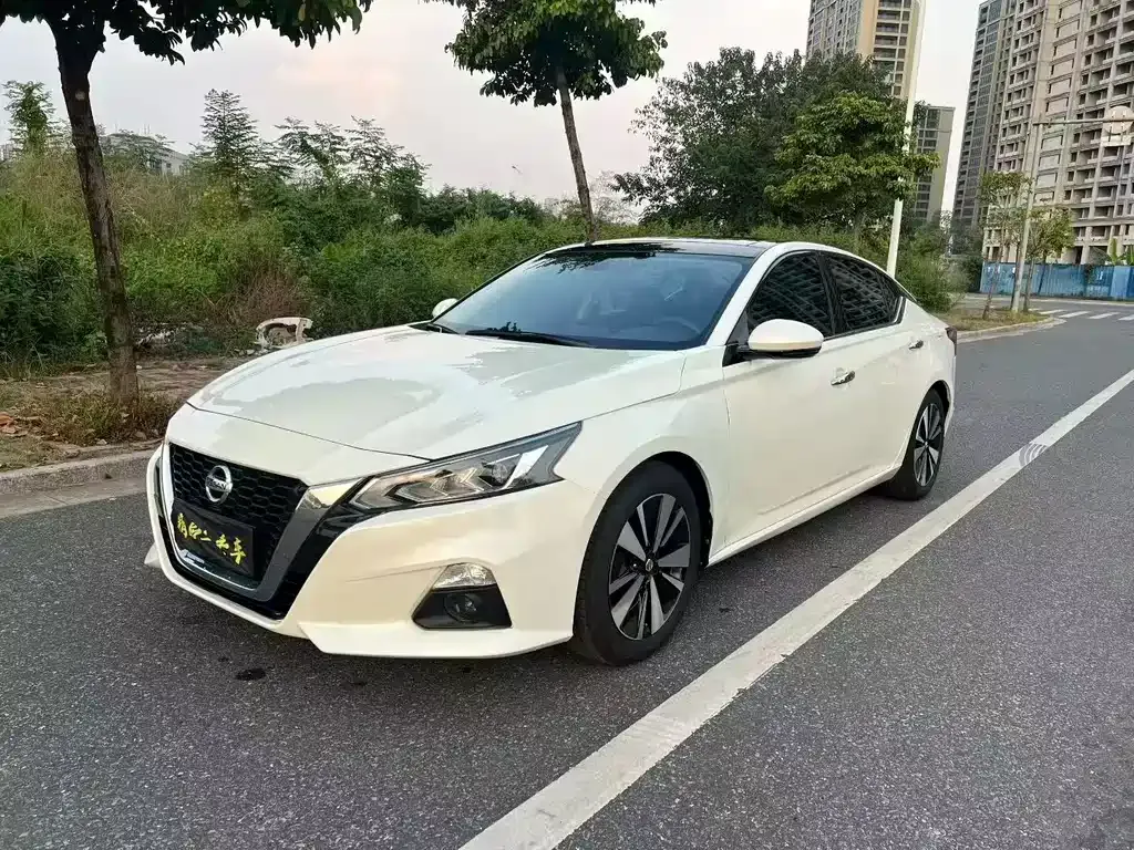 Nissan Teana — фото 1