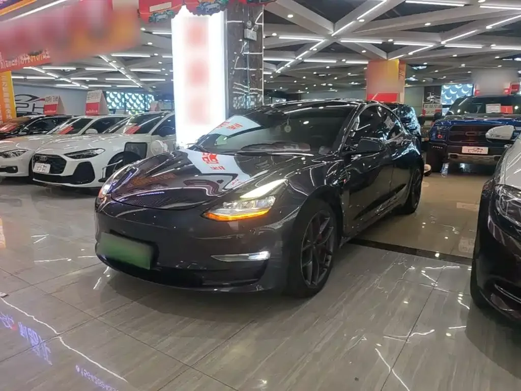 Tesla Model 3 — фото 1