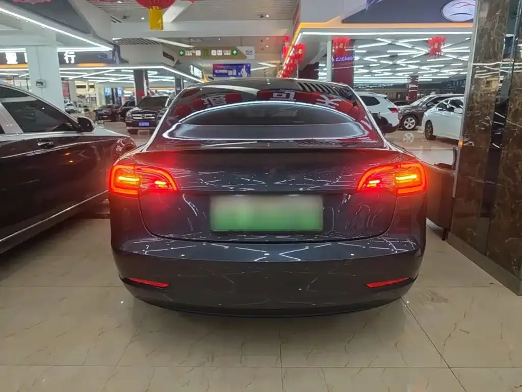 Tesla Model 3 — фото 10