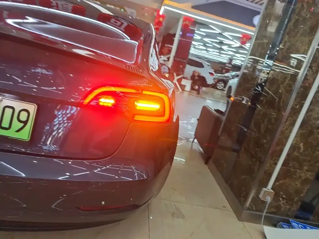 Tesla Model 3 — фото 9