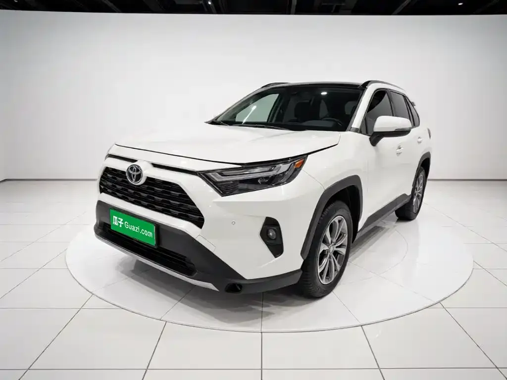 Toyota RAV4 — фото 1