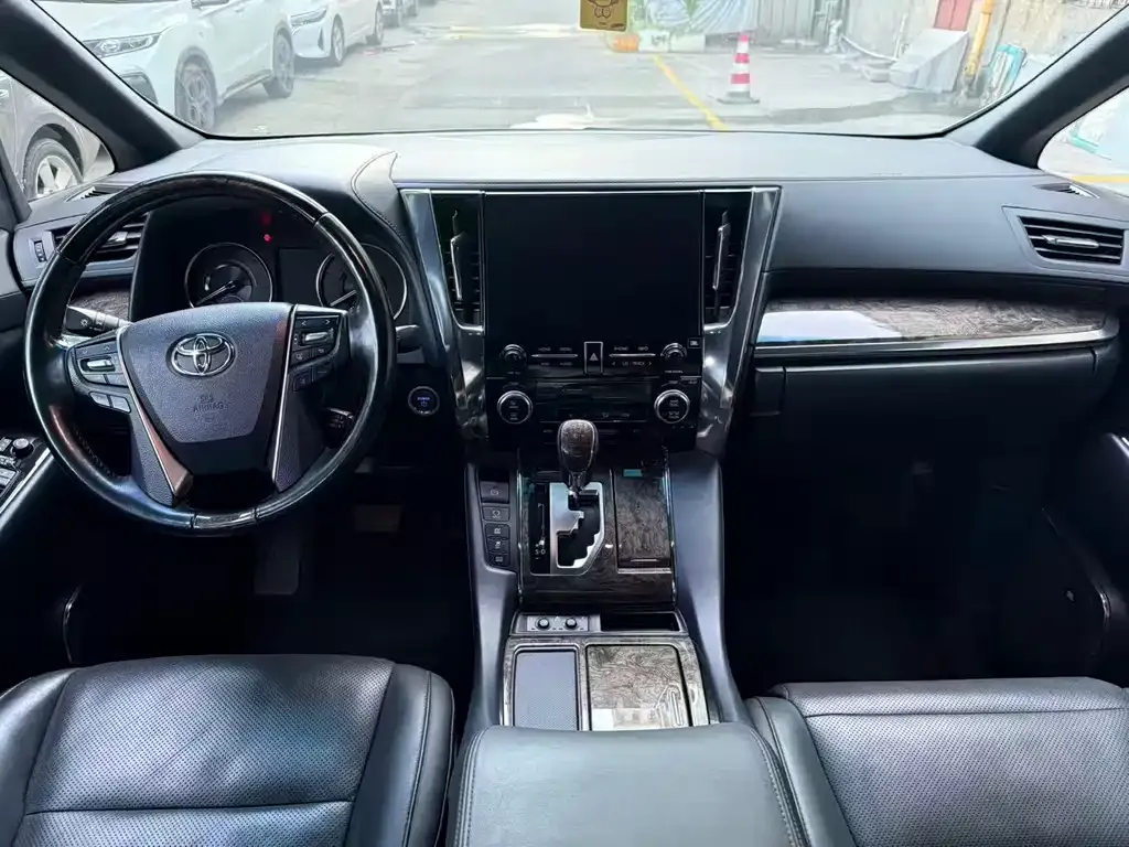 Toyota Vellfire — фото 9
