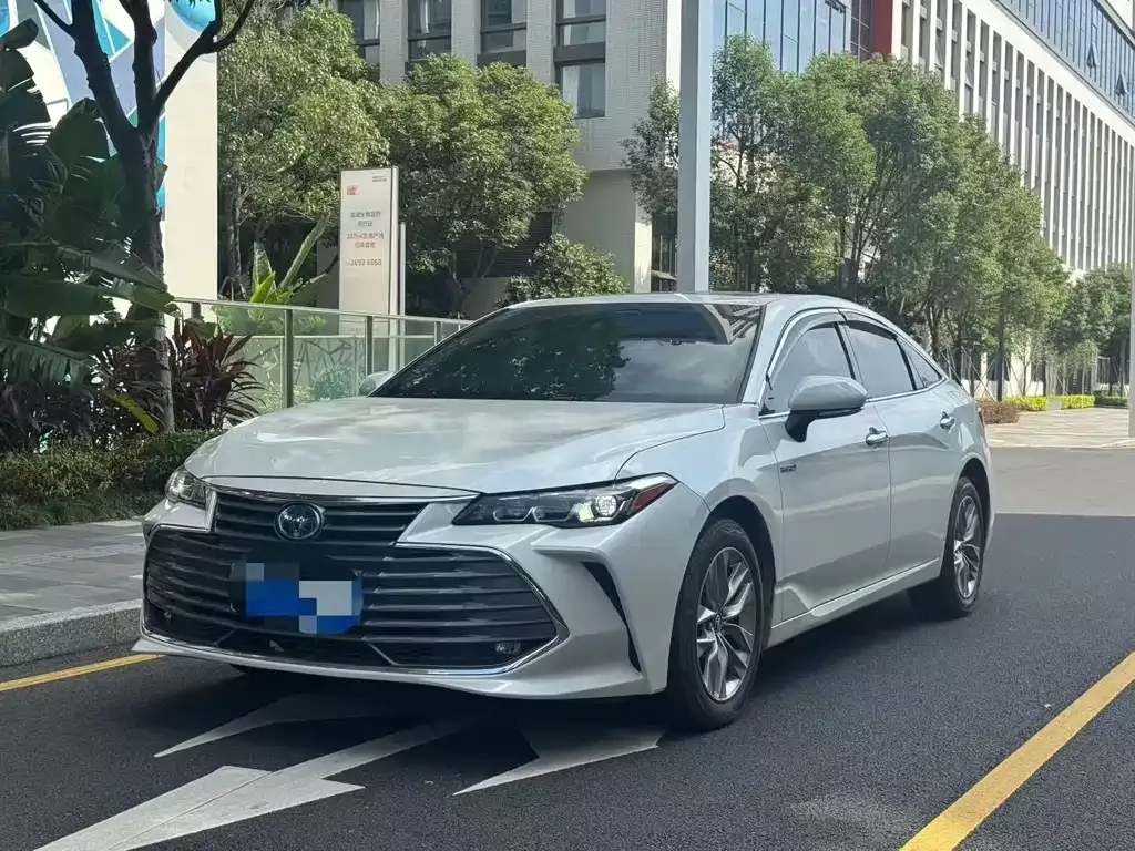 Toyota Avalon — фото 1