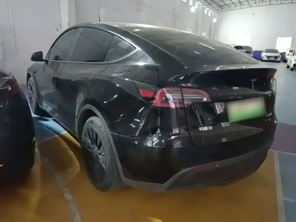 Tesla Model Y — фото 3