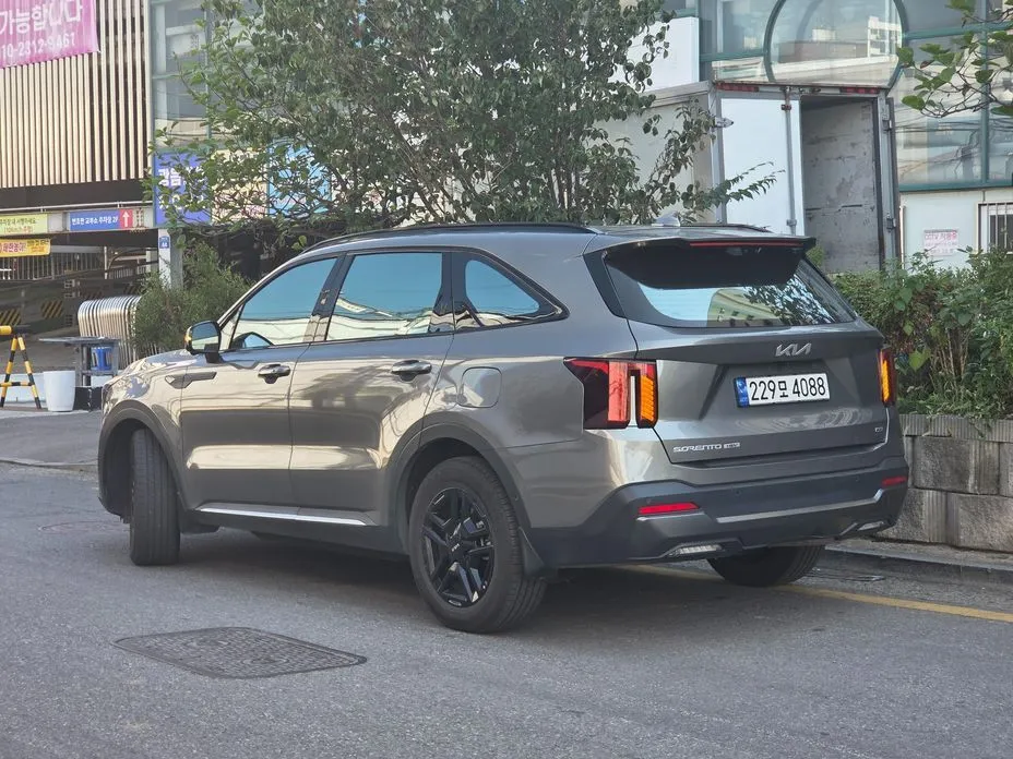 Kia Sorento — фото 9