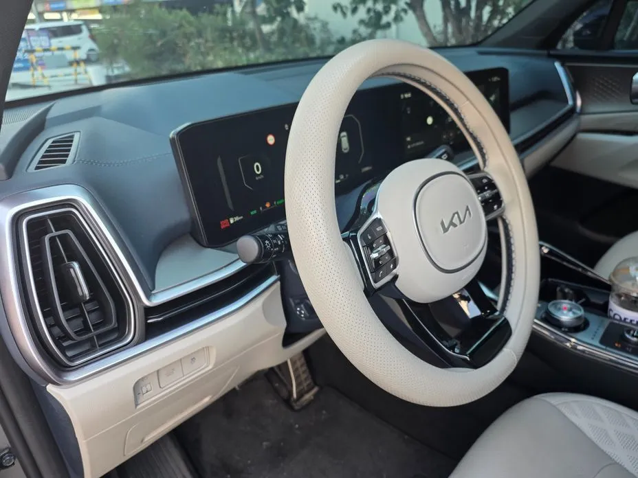 Kia Sorento — фото 4