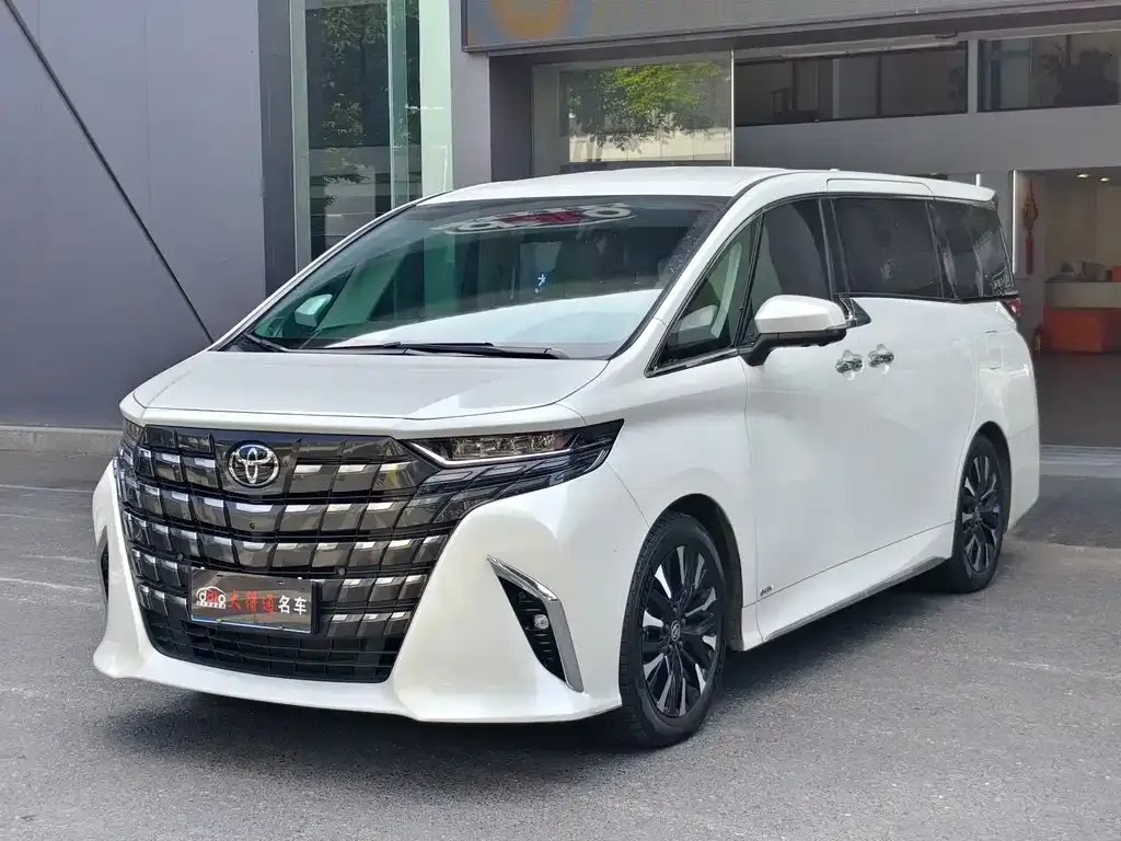 Toyota Alphard — фото 1