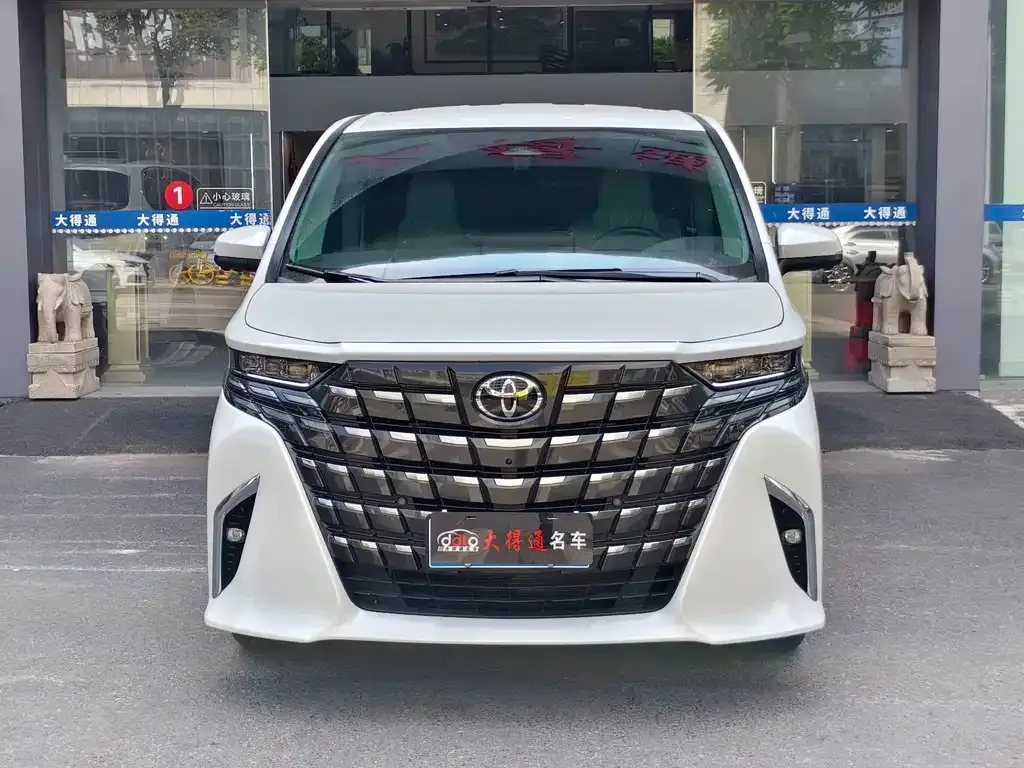 Toyota Alphard — фото 10