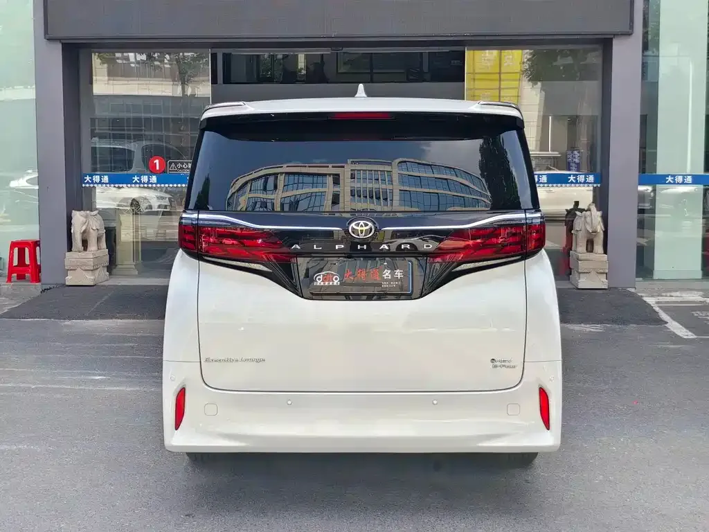 Toyota Alphard — фото 5