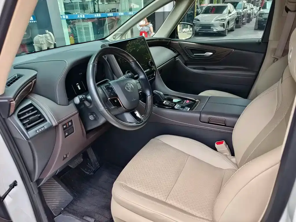 Toyota Alphard — фото 8