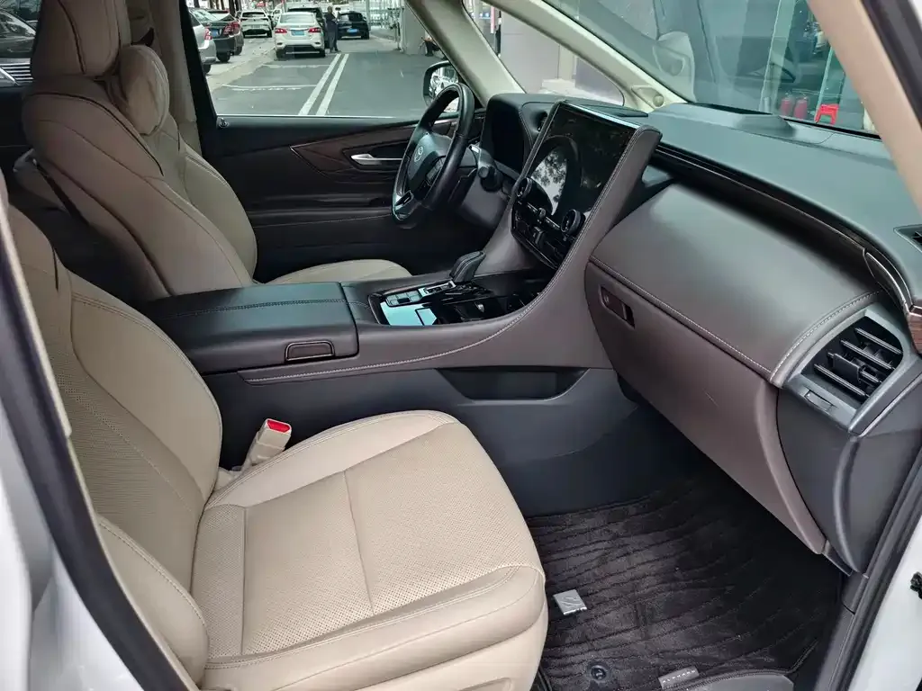 Toyota Alphard — фото 7