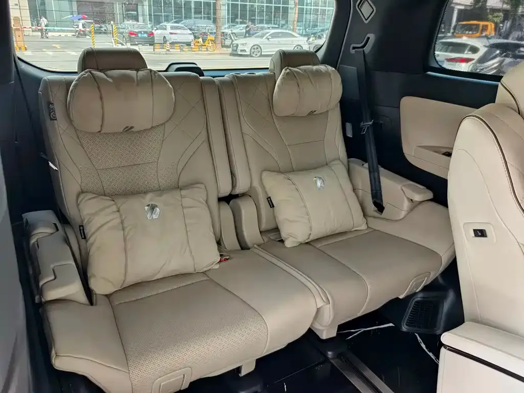 Toyota Alphard — фото 3