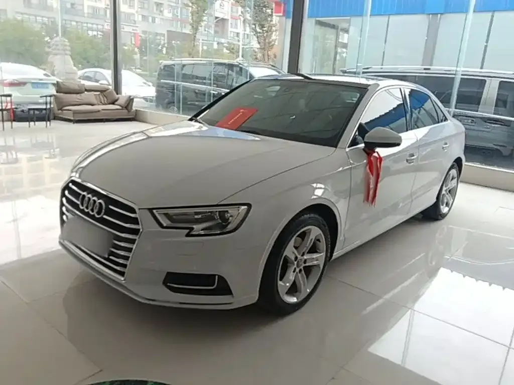 Audi A3 — фото 1