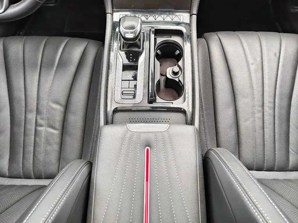 Hongqi H5 — фото 10