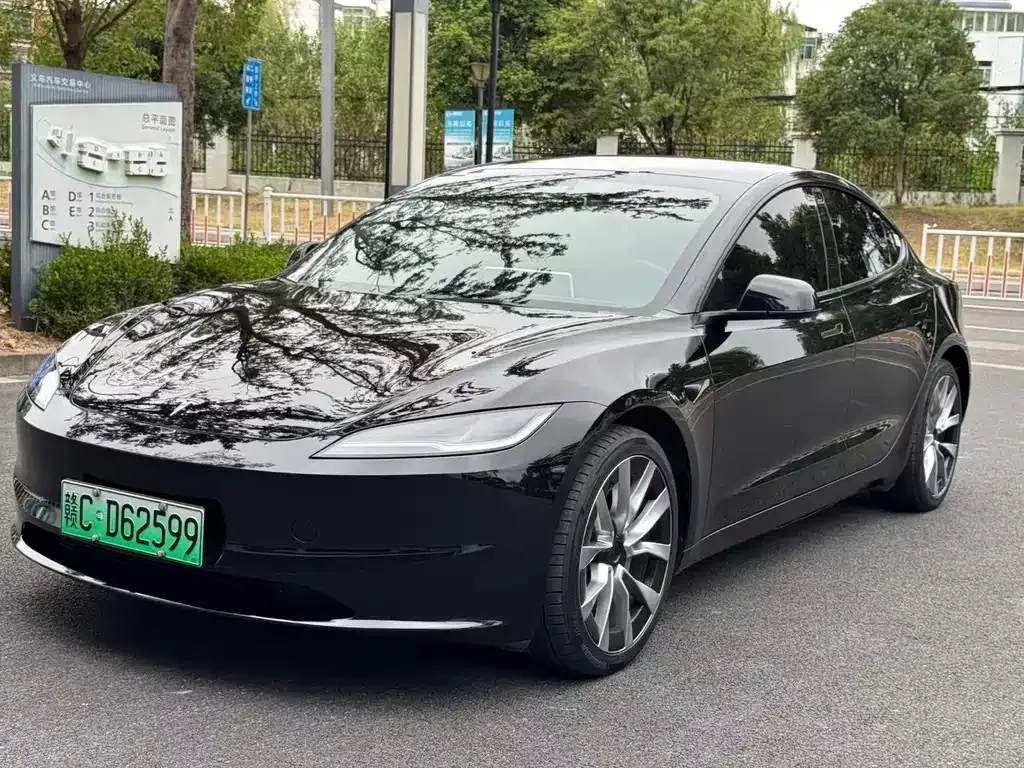 Tesla Model 3 — фото 1
