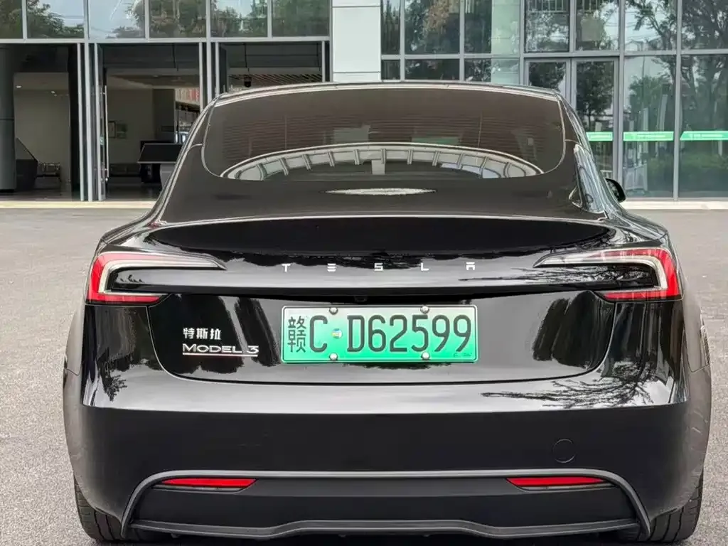 Tesla Model 3 — фото 3