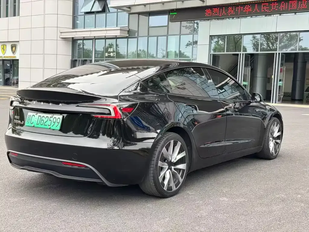Tesla Model 3 — фото 10