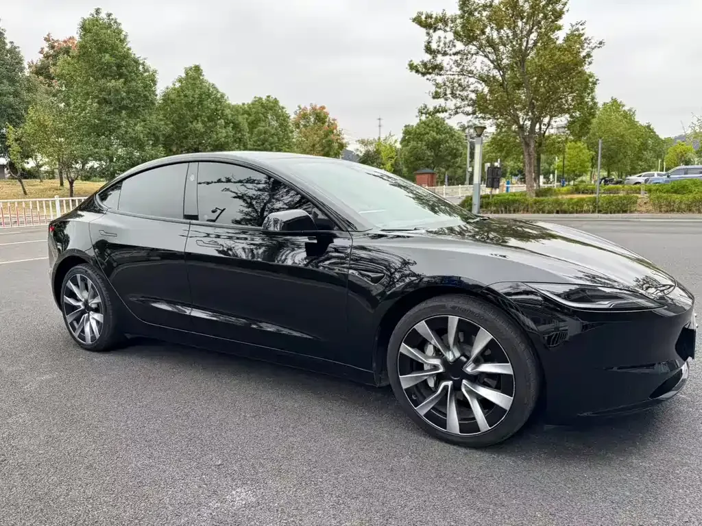 Tesla Model 3 — фото 8