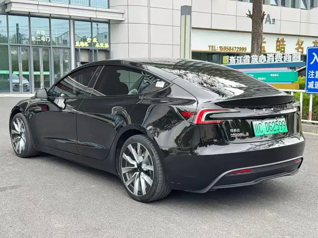 Tesla Model 3 — фото 4
