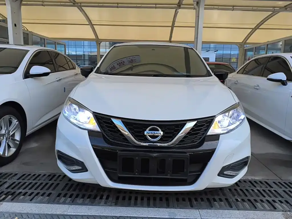 Nissan Tiida — фото 10