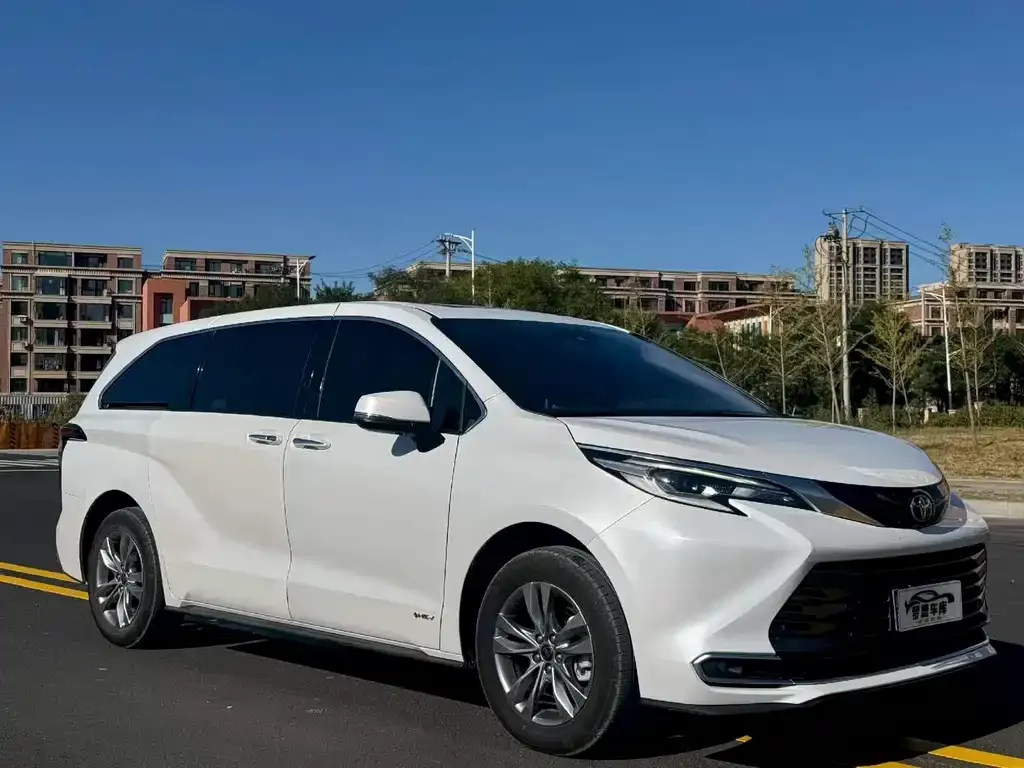 Toyota Sienna — фото 5