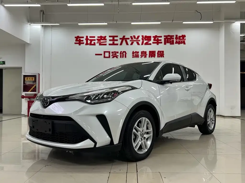 Toyota C-HR — фото 1