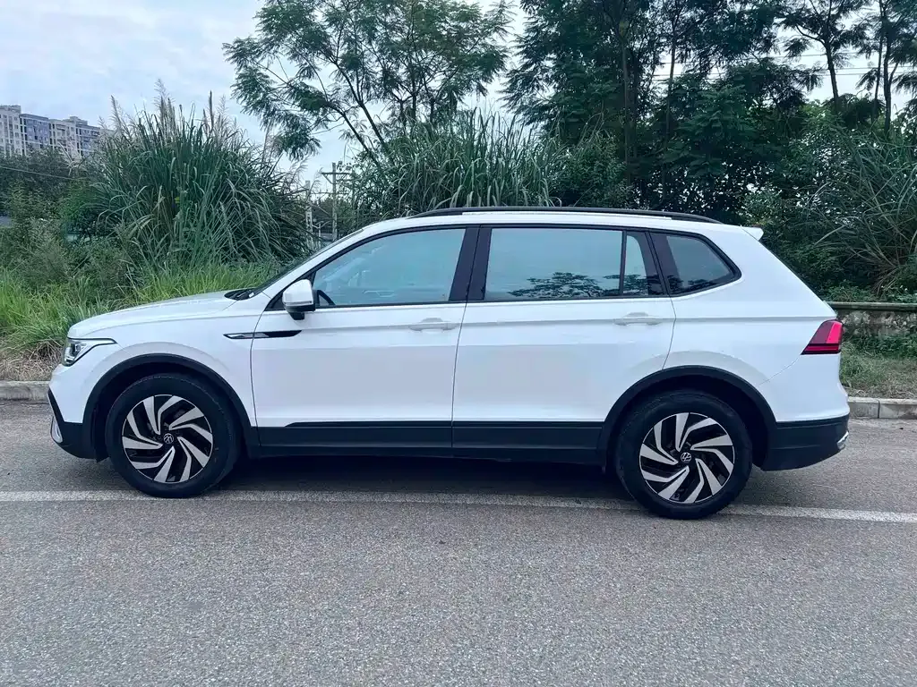 Volkswagen Tiguan L — фото 7
