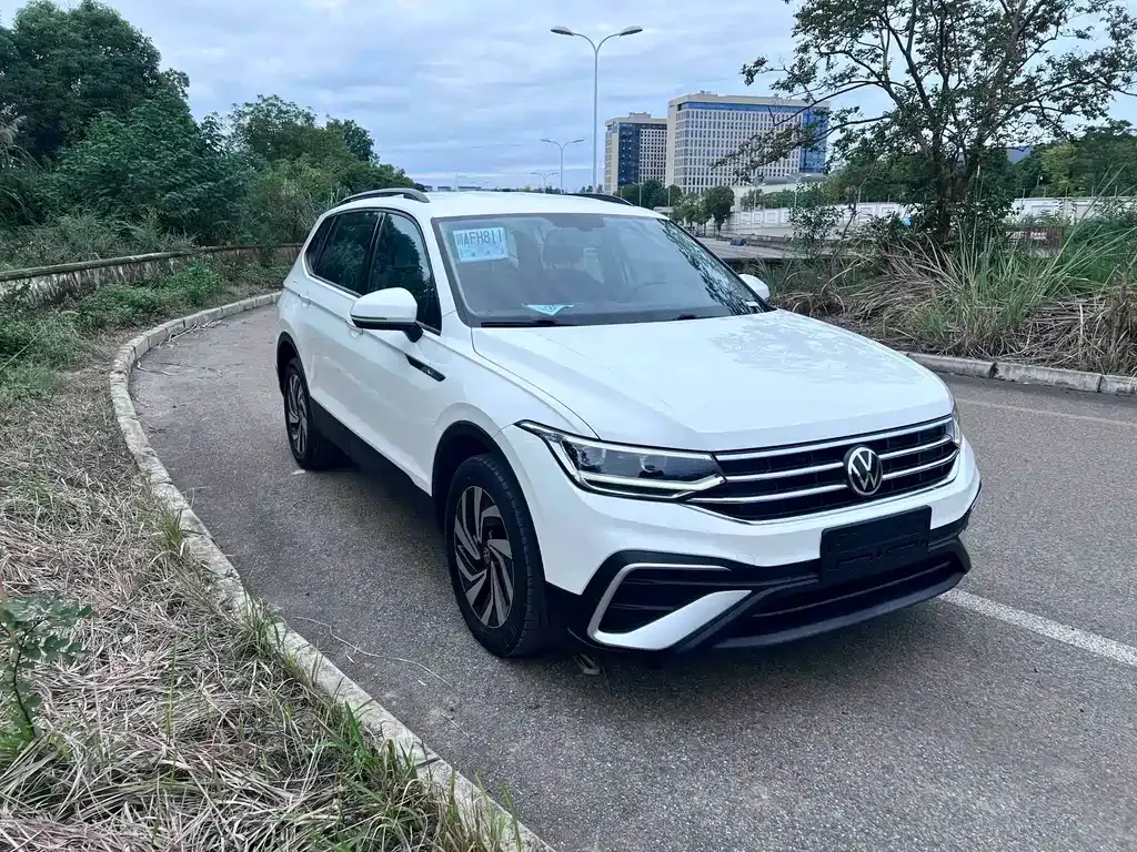 Volkswagen Tiguan L — фото 5