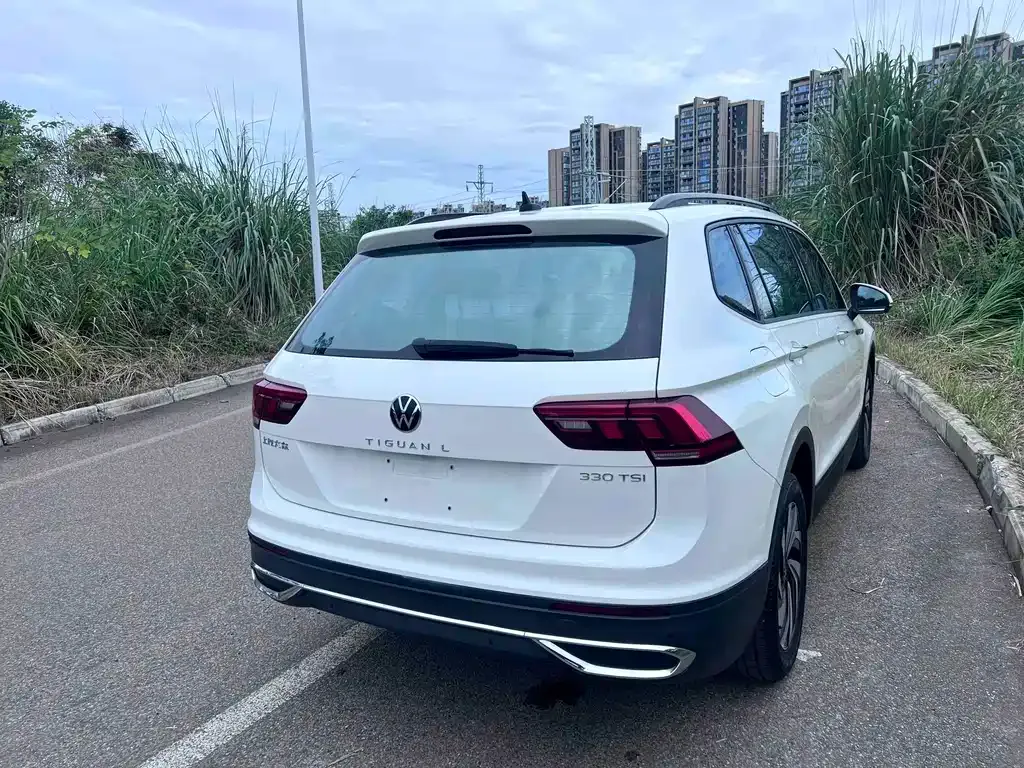 Volkswagen Tiguan L — фото 8