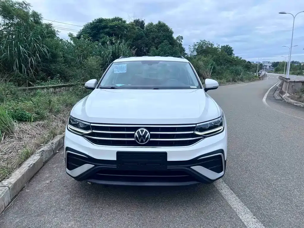 Volkswagen Tiguan L — фото 3