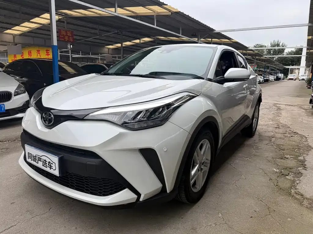 Toyota C-HR — фото 1