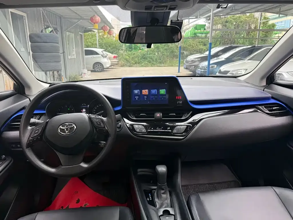 Toyota C-HR — фото 8