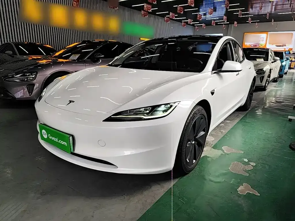 Tesla Model 3 — фото 1