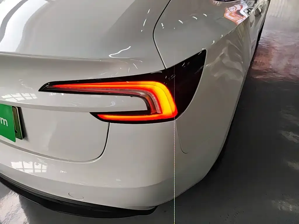 Tesla Model 3 — фото 8