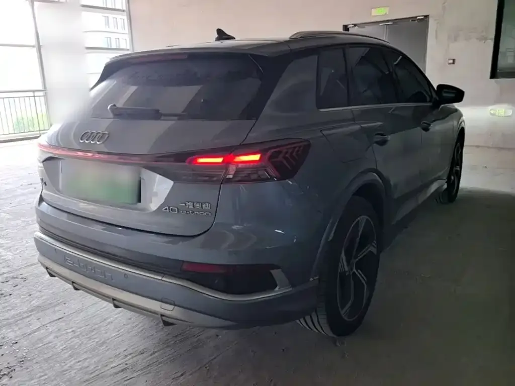 Audi Q4 e-tron — фото 4
