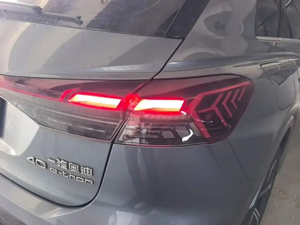 Audi Q4 e-tron — фото 3