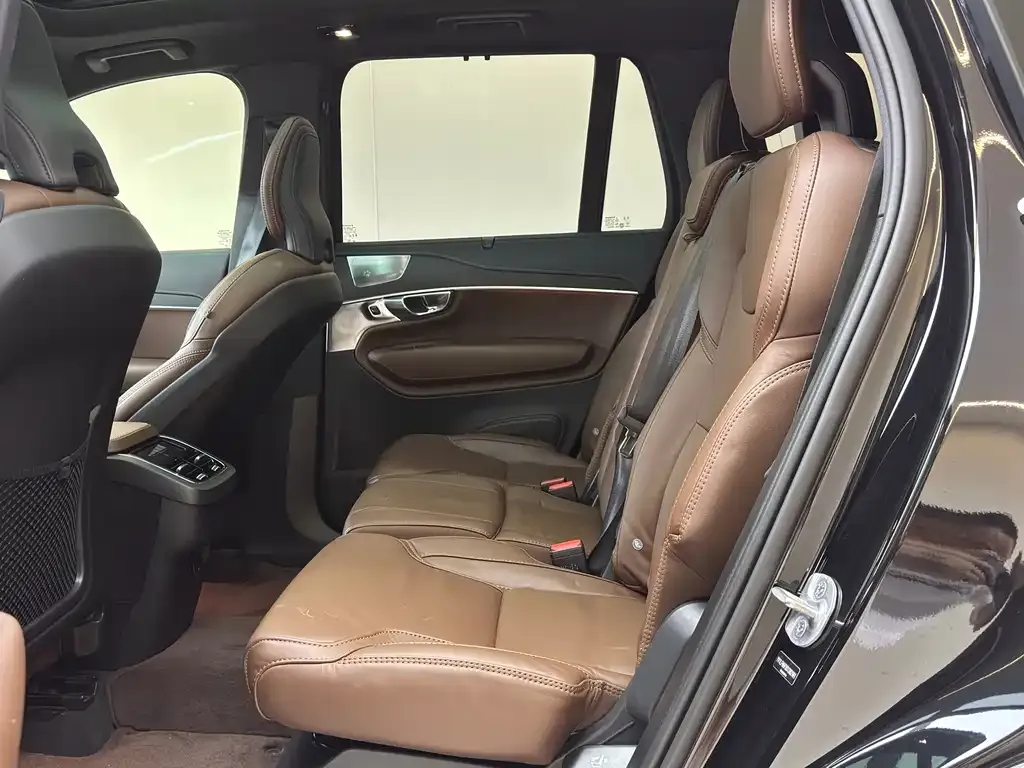 Volvo XC90 — фото 10