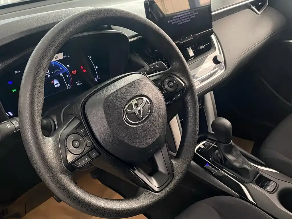 Toyota Corolla Cross — фото 10