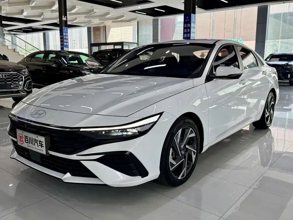 Hyundai Elantra — фото 1