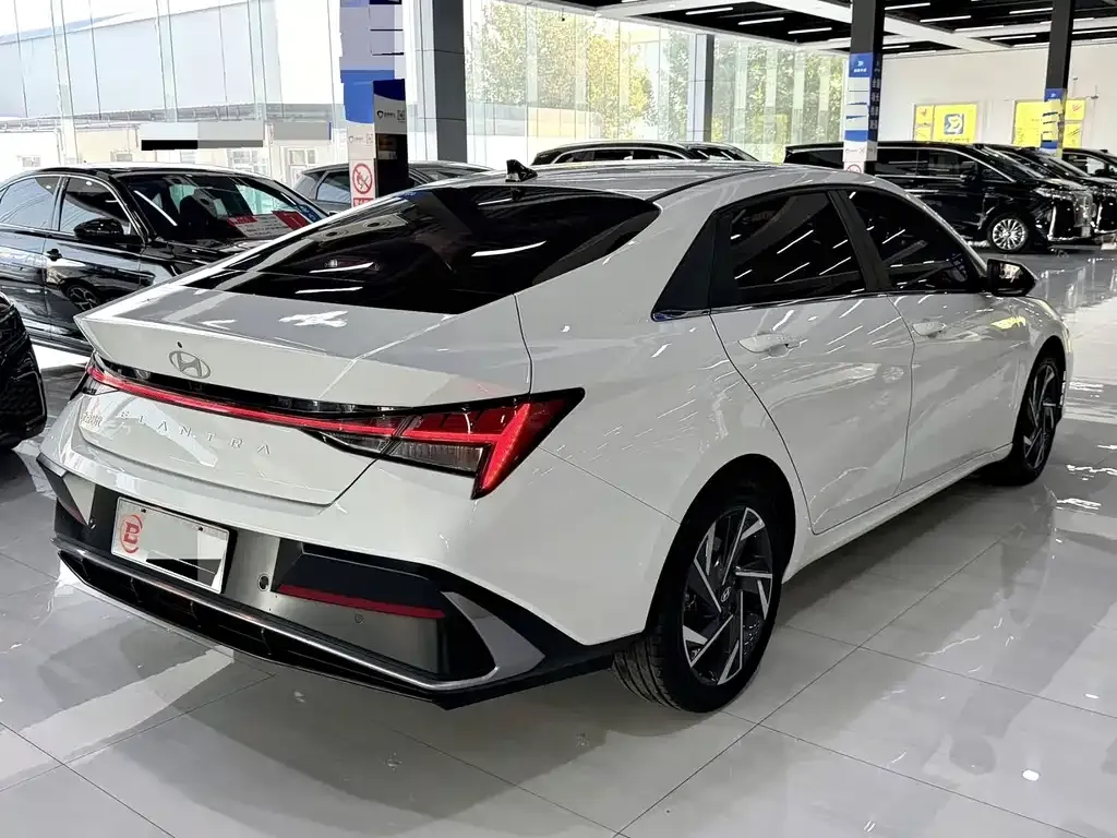 Hyundai Elantra — фото 4