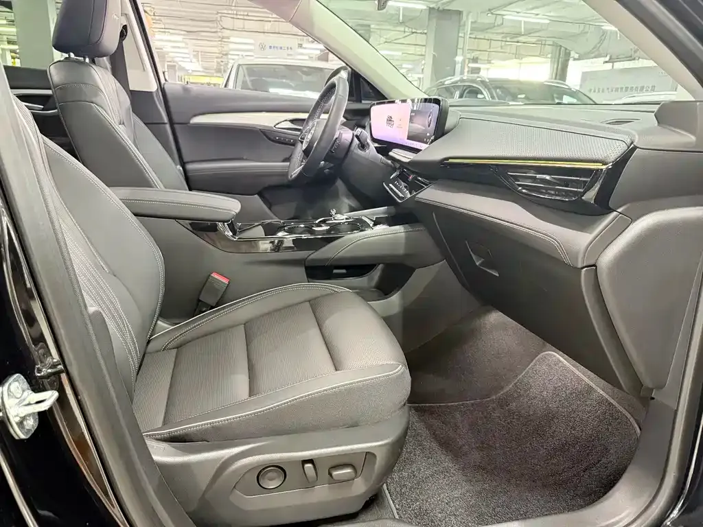 Buick Envision Plus — фото 6