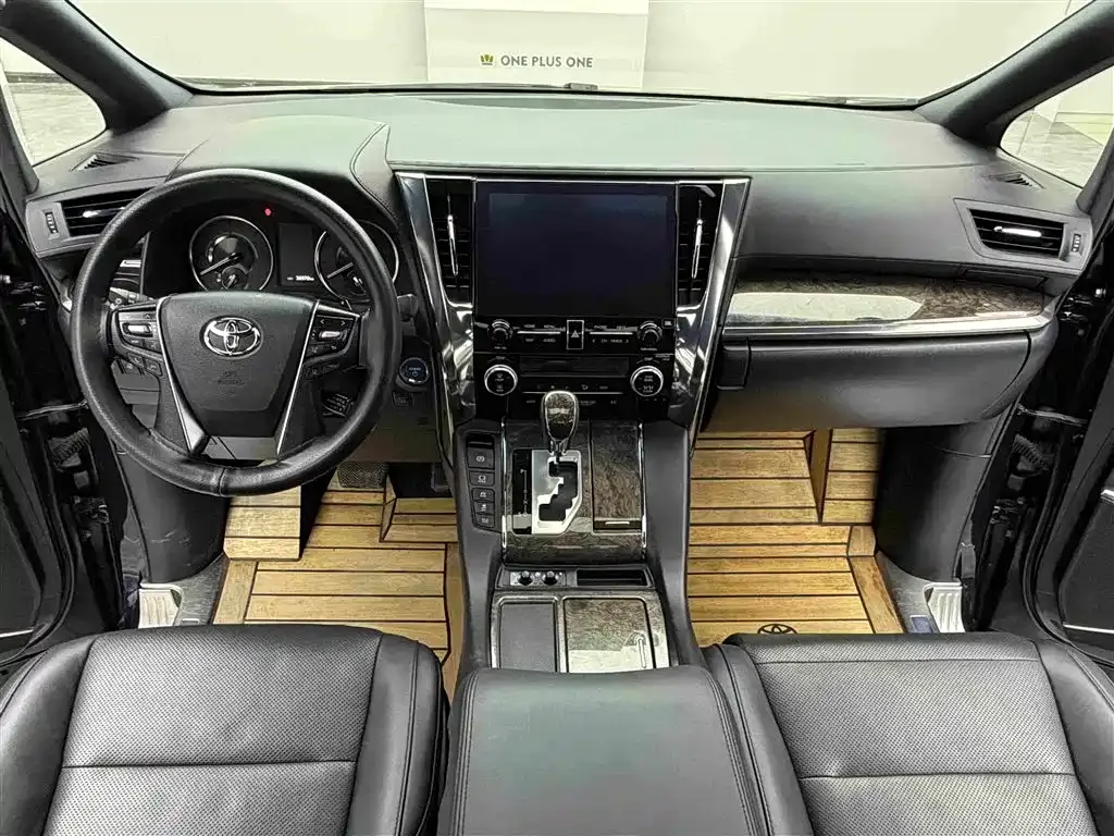 Toyota Vellfire — фото 10