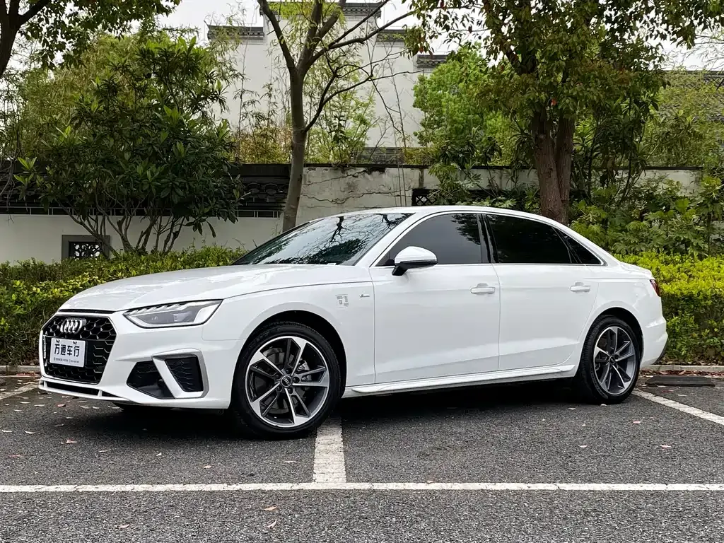 Audi A4L — фото 1