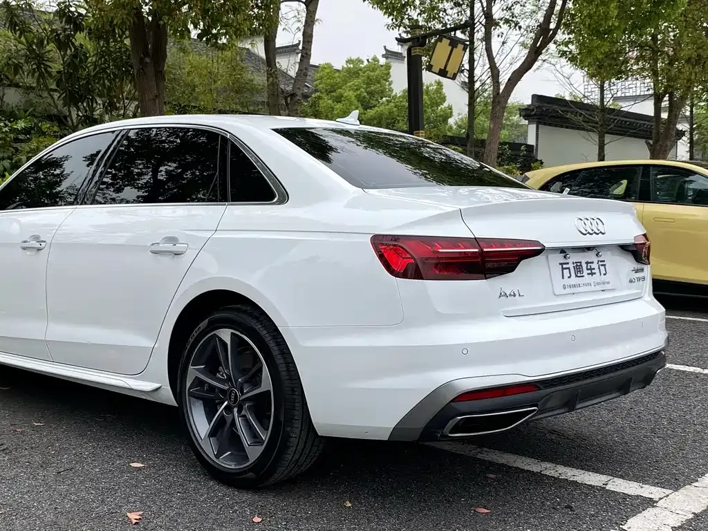 Audi A4L — фото 5