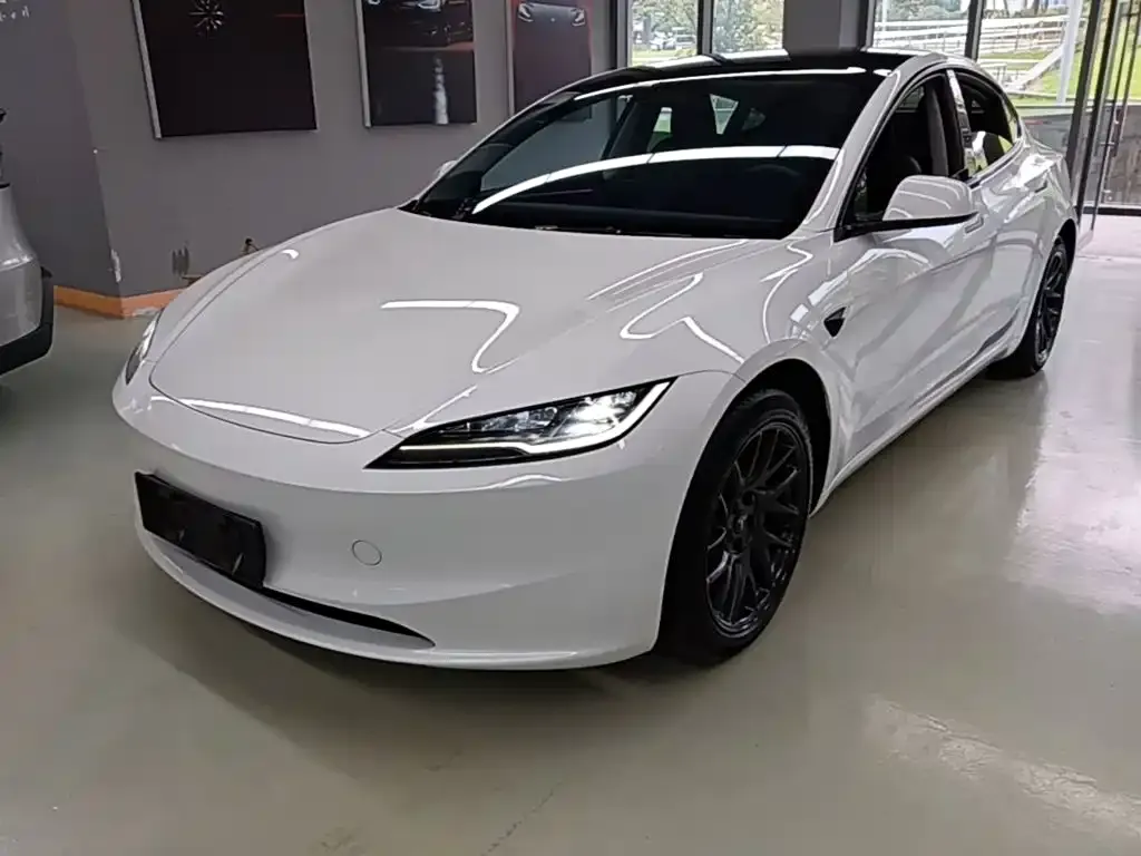 Tesla Model 3 — фото 1