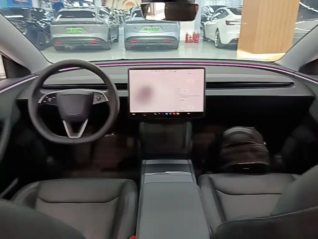 Tesla Model 3 — фото 9