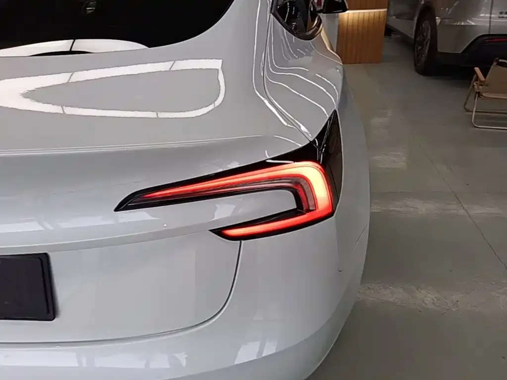 Tesla Model 3 — фото 3